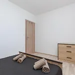 Three-bedroom In 公寓